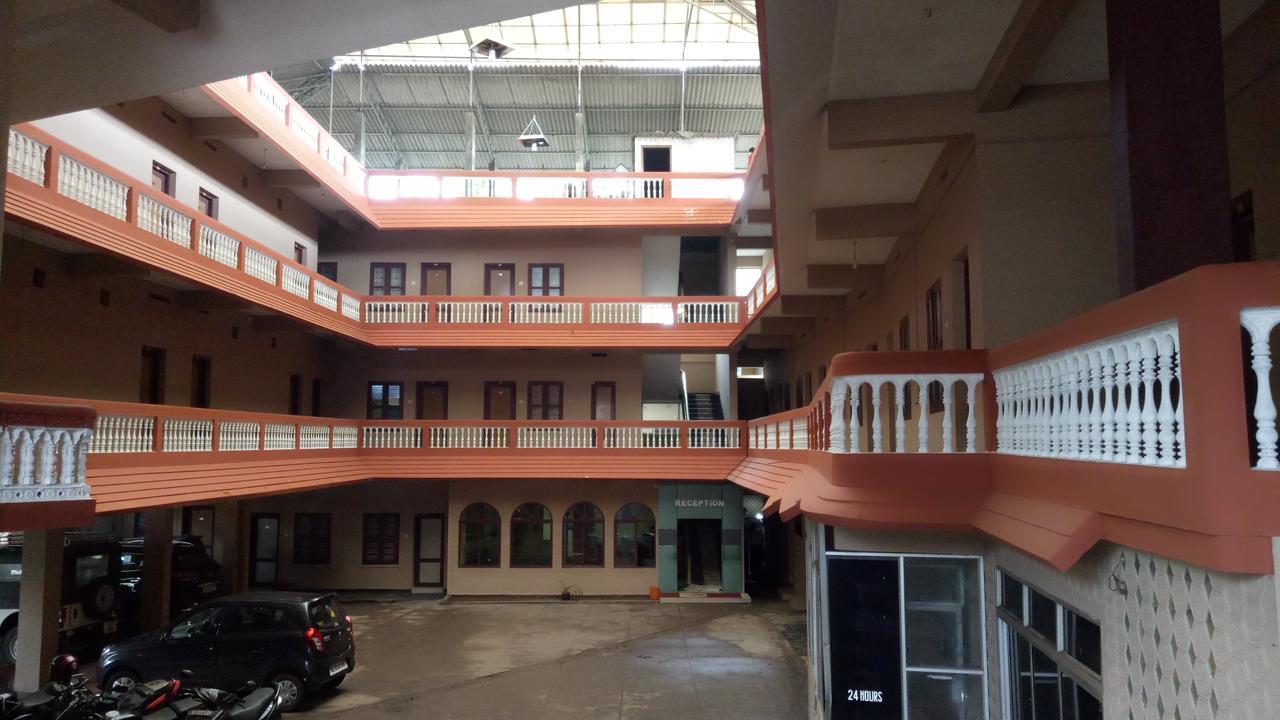 Hotel Nuhman Kondotty Eksteriør bilde